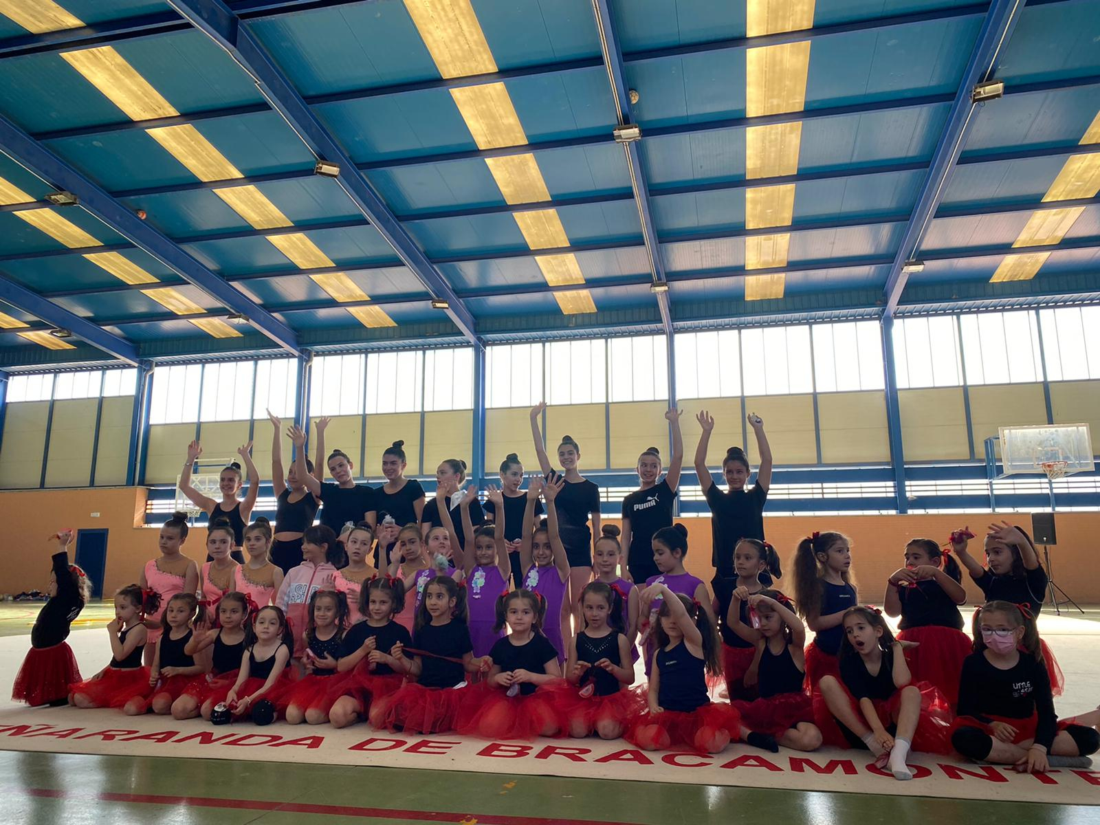 La Escuela municipal de Gimnasia Rítmica organiza una llamativa exhibición para finalizar el curso