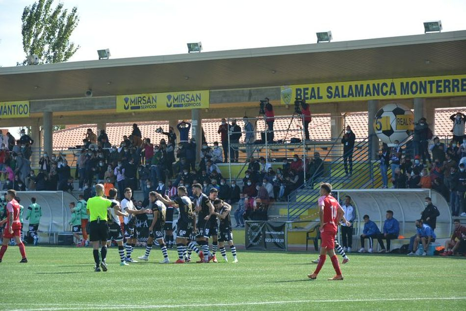 Unionistas paraliza la planificación deportiva de la próxima temporada por su posible disolución