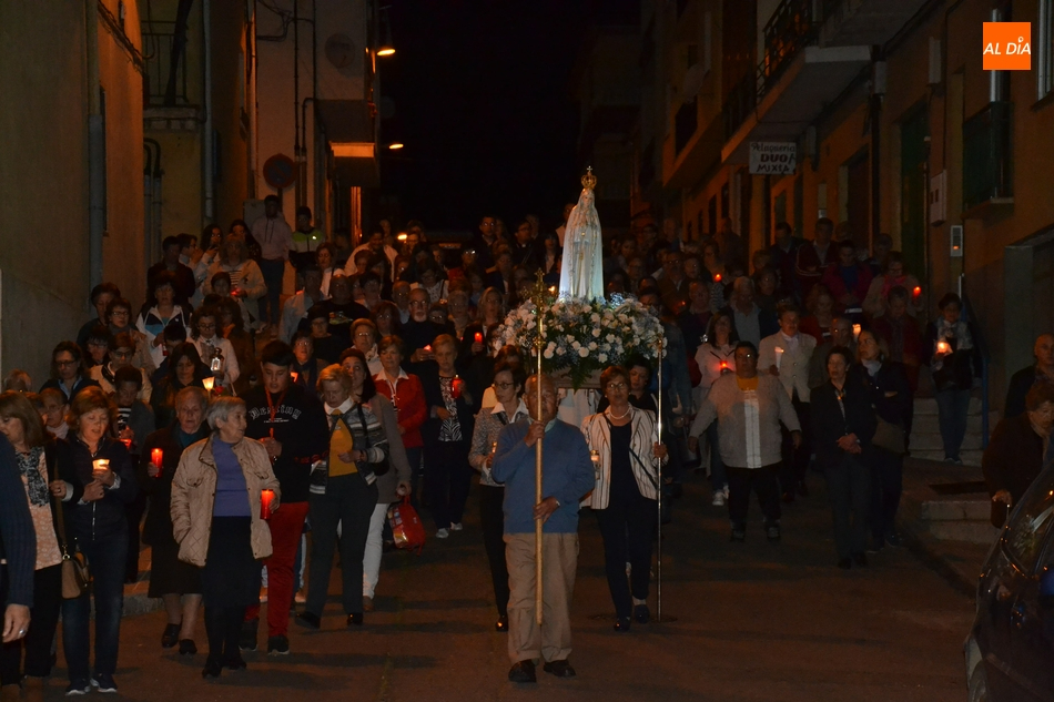 La Virgen de Fátima recorrerá el jueves entre las velas el Valle de San Martín