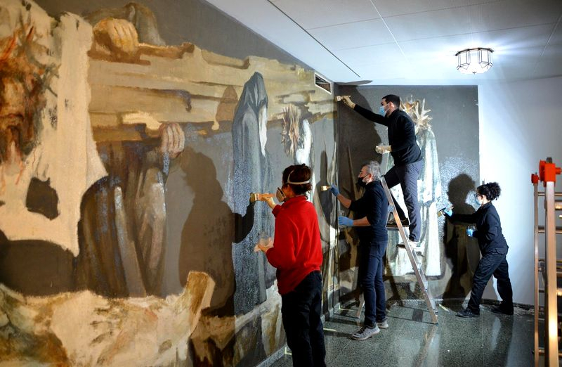 Los detalles del complejo traslado del mural de Genaro de Nó en el Clínico