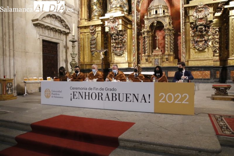 Graduación en la UPSA de ingenieros informáticos y ADE Tecnológico