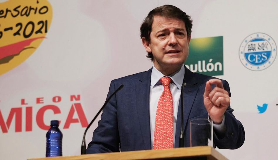 Mañueco acusa a Sánchez de falta de compromiso con la España de interior y de inyectar veneno en la vida política