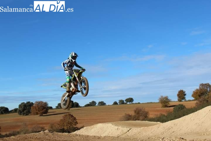 Santibañez de Béjar acoge una prueba de Cross Country de motociclismo