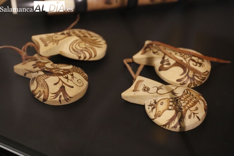 La mejor artesanía del bordado serrano llega al Museo del Comercio