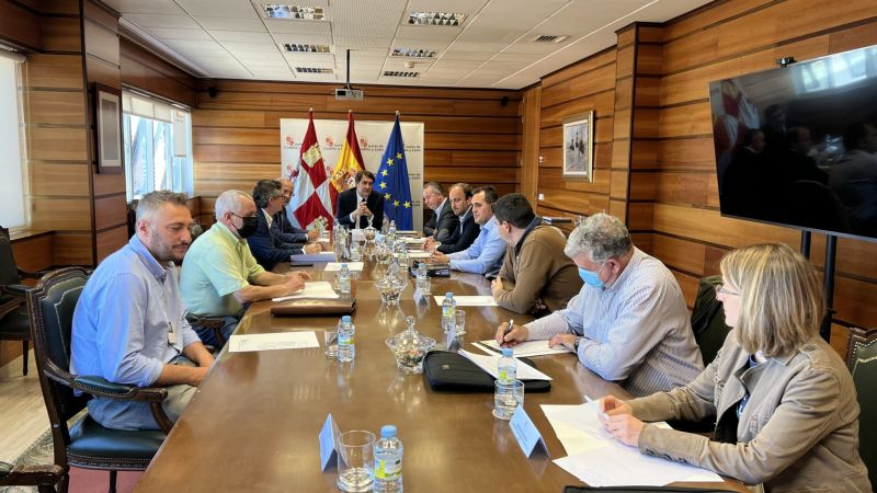 Juan Carlos Suárez-Quiñones se reúne con organizaciones agrarias para tratar la problemática del lobo