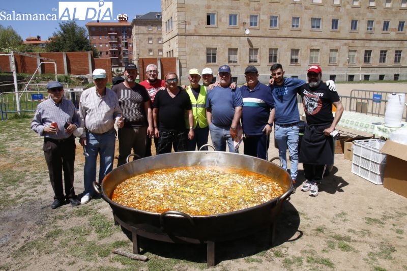 El barrio de San José celebra la fiesta de su patrón con una soleada paella