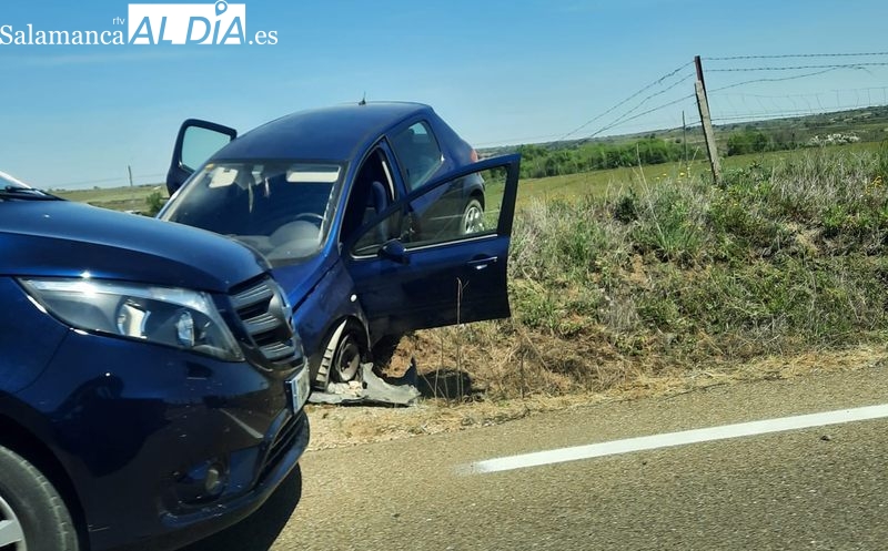 Salida de vía en la CL-517 entre Peralejos de Abajo y Vitigudino 