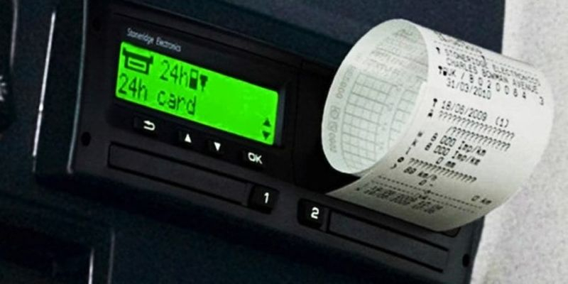 Pillados en Mozárbez dos camioneros que manipulaban el tacógrafo con un imán