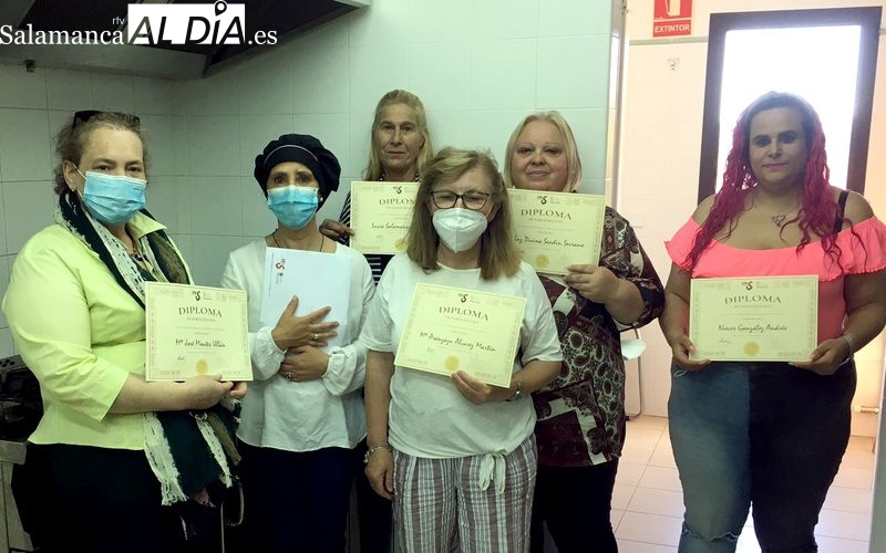Entrega de diplomas en Villarino a las participantes en el taller de gastronomía tradicional