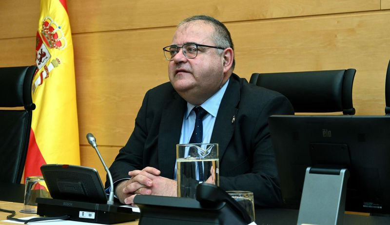 El consejero de Sanidad reconoce que Castilla y León tiene un déficit de 200 enfermeras en los centros de salud