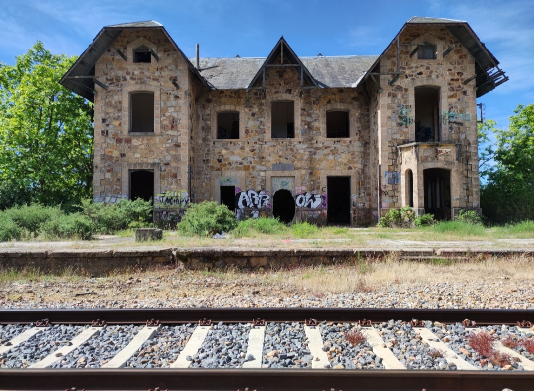 El silencio de la pizarra al caer