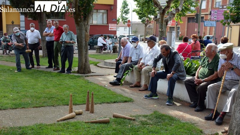 Los Mayores de Lumbrales disfrutan de una animada jornada festiva en el día de San Pedro
