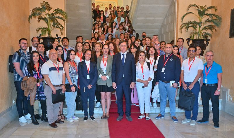 Estudiantes de los Cursos de Especialización en Derecho de la USAL visitan el Ayuntamiento