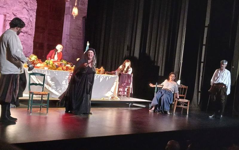 Pollos, tórtolas y perniles. Almuerzo en la casa de la Celestina invitados por Isabel Bernardo y Eulogic Producciones