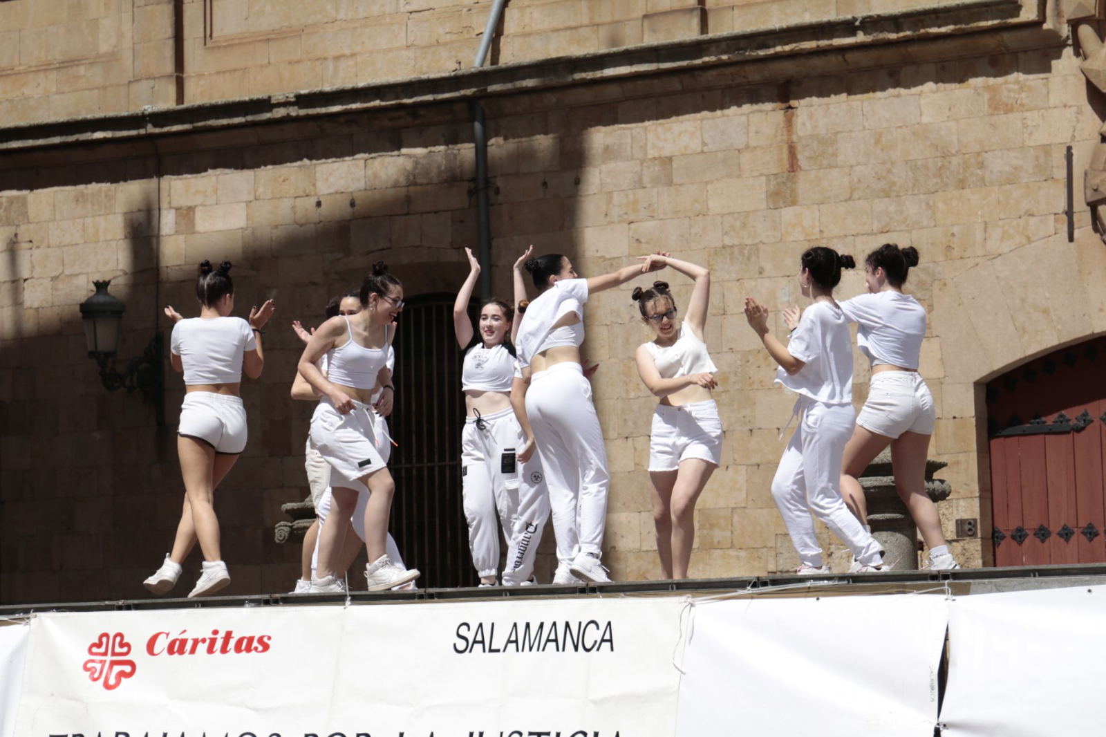 Solidaridad a través de yoga y baile para los más necesitados