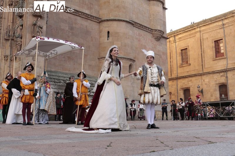 La representación de la Boda de Felipe II llena por completo las calles de Salamanca