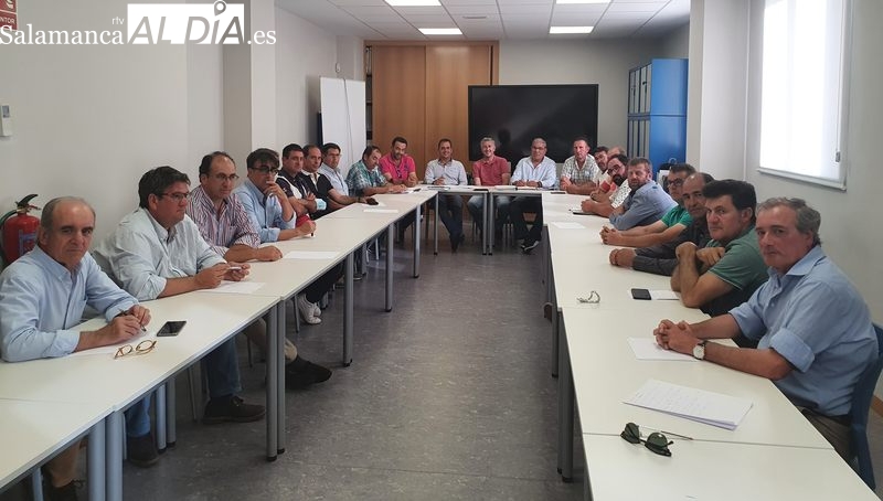 La mesa de ganaderos salmantinos apoya el cambio de política de la Consejería de Agricultura sobre la tuberculosis bovina