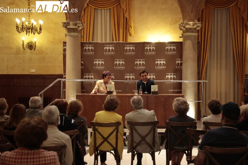 El salmantino David de Juan Marcos presenta su última novela, Desde que me quedé sin dioses