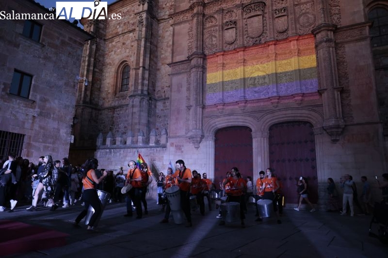 La Universidad se tiñe de arcoíris por los derechos LGTBI+