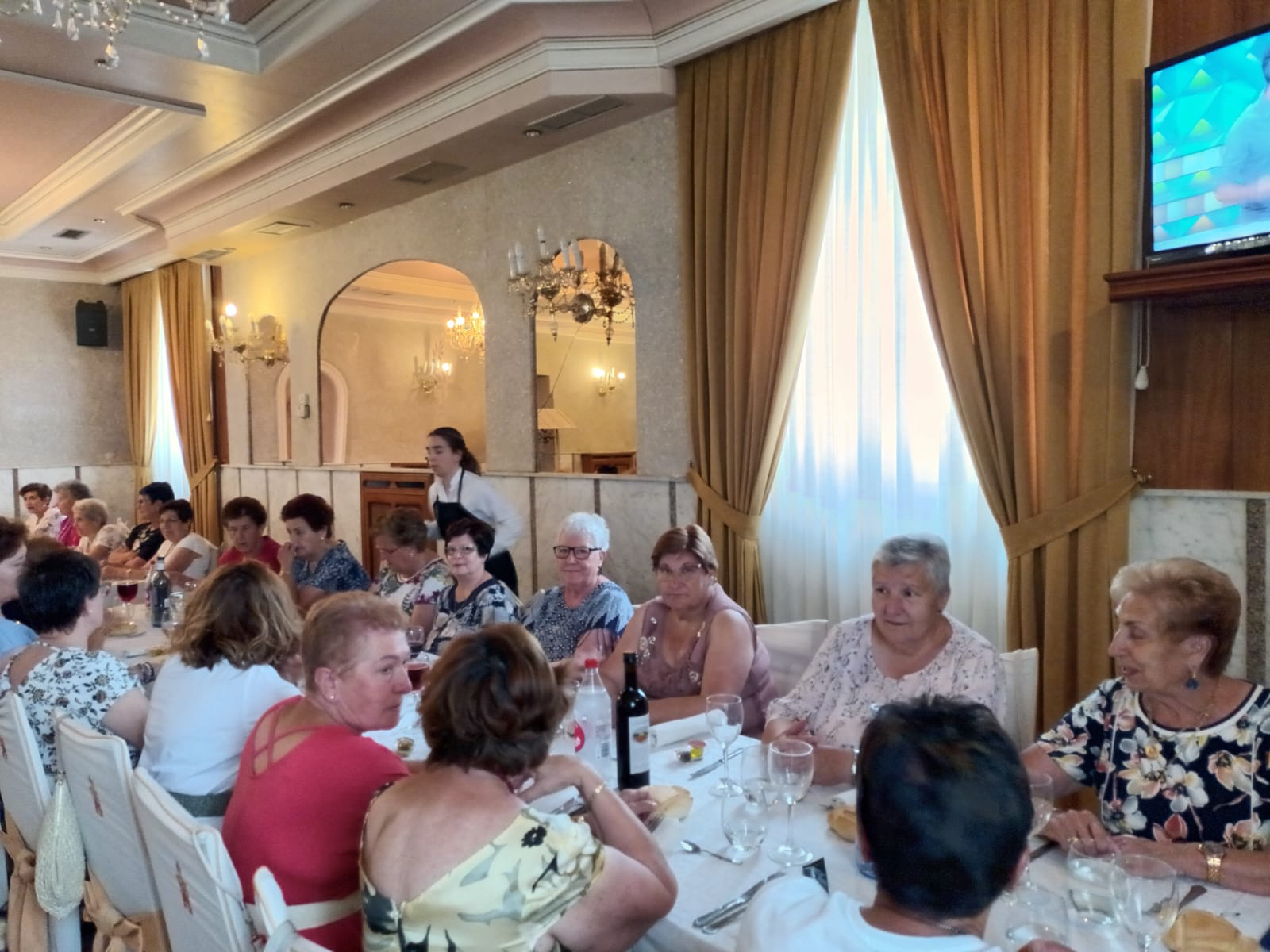 Las mujeres albenses festejan a San Antonio