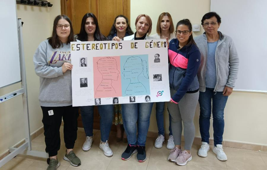 Las alumnas de ‘Residencias en Alto Águeda 2’ se conciencian sobre los estereotipos de género