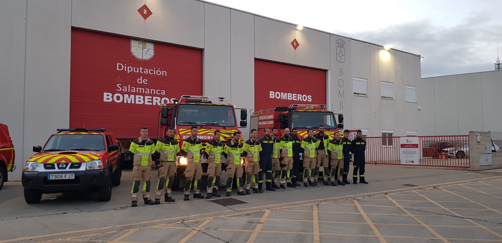 El Parque de Bomberos de Peñaranda envía una dotación para luchar contra el incendio en la Sierra de la Culebra en Zamora