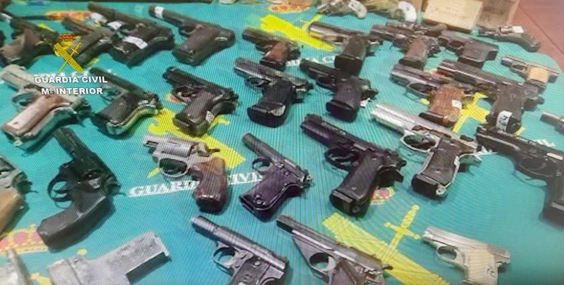 Registros en Salamanca para desarticular una banda de traficantes de armas que operaba a nivel nacional