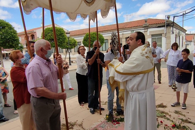 La comarca de Peñaranda se vuelca en la retomada festividad del Corpus
