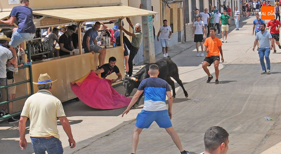 La programación taurina y musical de Martín de Yeltes aglutina centenares de personas del Campo Charro