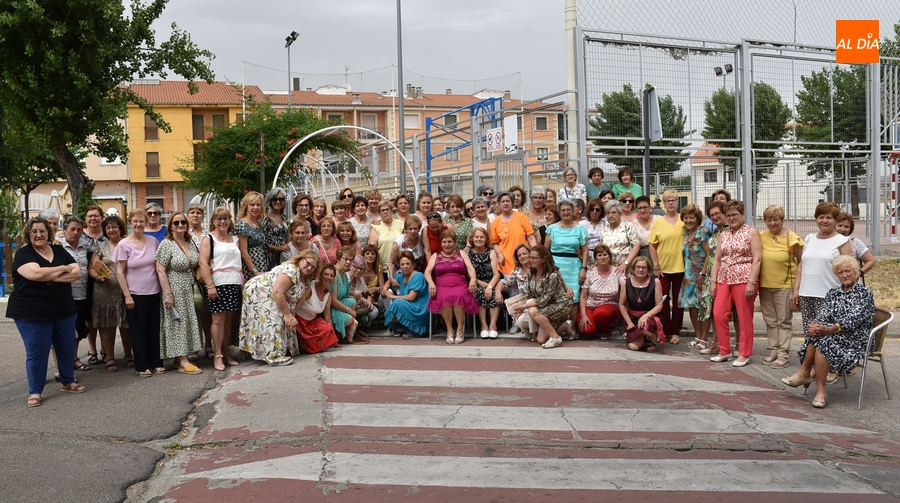 Amanecer clausura definitivamente el curso con una gran comida de confraternización