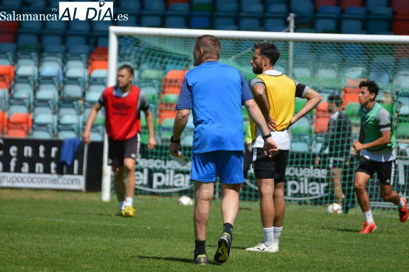 El Salamanca UDS busca una nueva empresa para el cuidado del césped del Helmántico