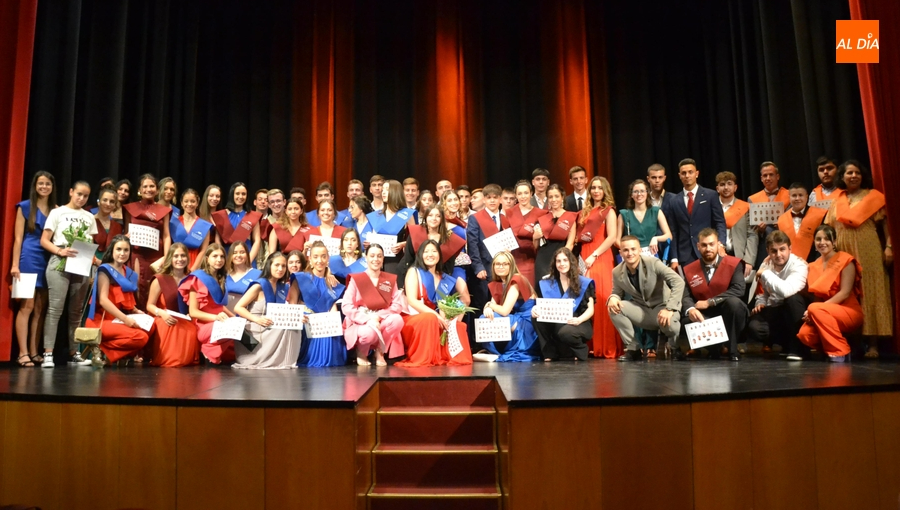 El IES Tierra gradúa a una de sus generaciones de mayor calidad humana y académica