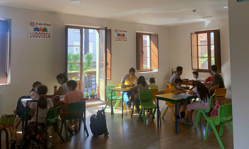 Alumnos del Grado en Educación Primaria de la Universidad de León participan en el proyecto Diver-Juntos