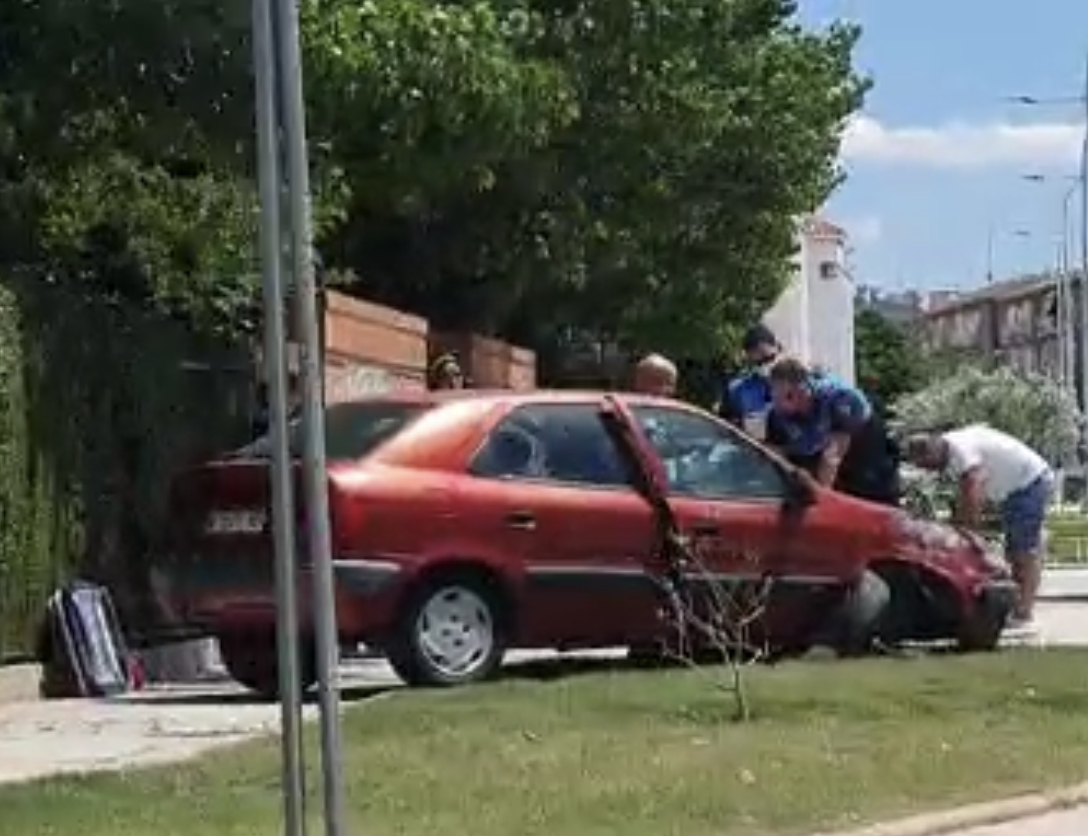 Una colisión entre un coche y un camión cisterna en la Avenida de Salamanca se salda sin heridos 