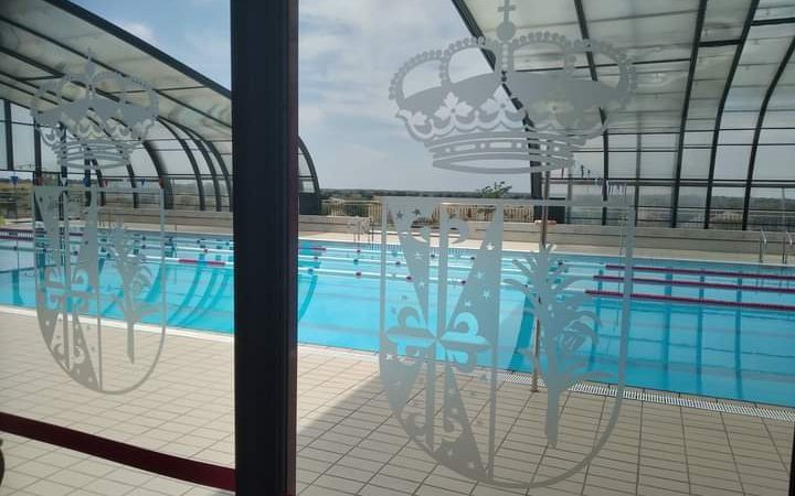 La piscina climatizada de Sardón de los Frailes abre su cúpula y el acceso al césped 