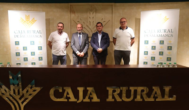 Caja Rural renueva su compromiso con las asociaciones del sector agrario salmantino 