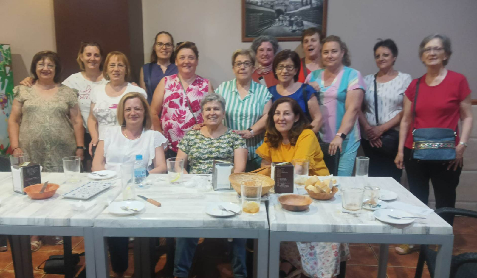 Concluye con varios sorteos y una merienda el taller de patchwork de Amanecer