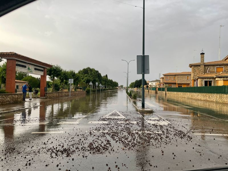 Una intensa tormenta descarga sobre Salamanca tras una calurosa jornada 