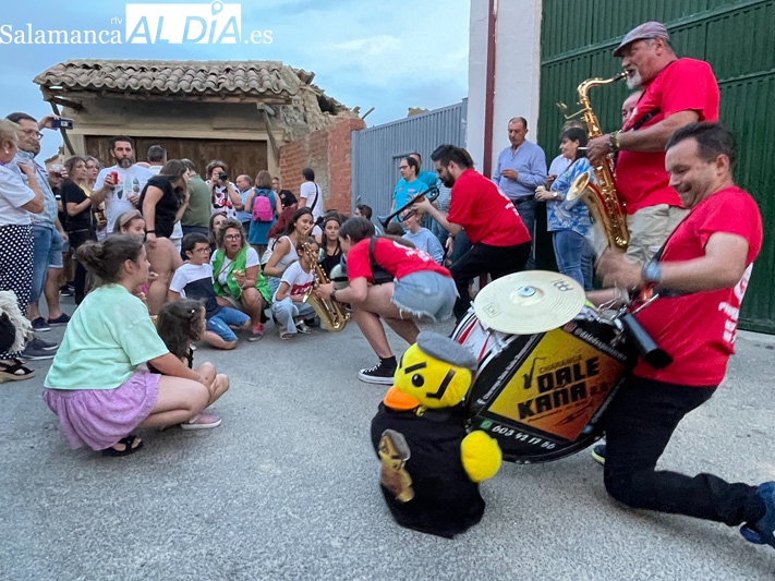 Colorida y animada bienvenida a las recuperadas fiestas del Corpus en El Campo de Peñaranda