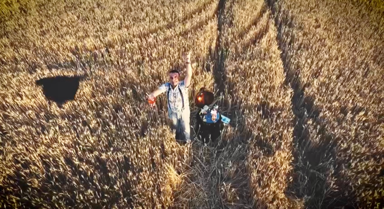 Teo Marcos y los versos de Mónica Velasco dan una espectacular bienvenida al verano desde BRACAMONTE AL DÍA