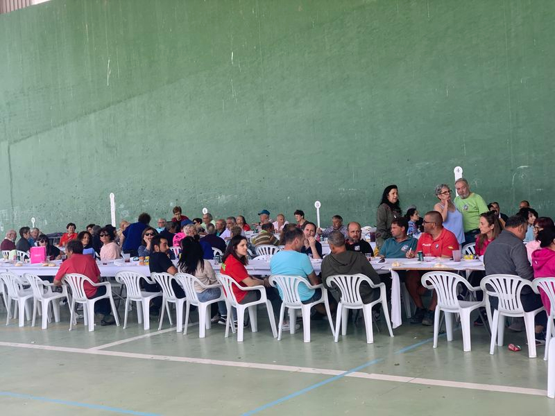 Multitudinaria paella solidaria a favor de Pyfano en Peñarandilla