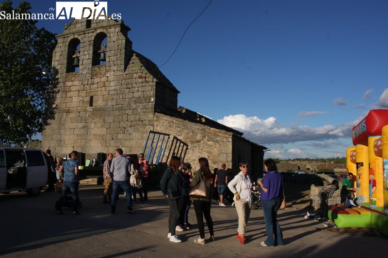 Los vecinos de El Groo celebran sus fiestas con buena compañía