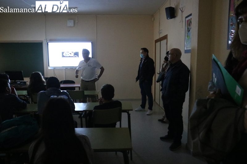 El IES Ramos del Manzano vive una jornada dedicada a la observación astronómica 