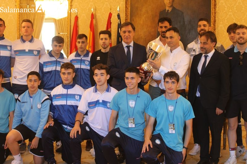 Unionistas FS, recibido en el Ayuntamiento por su doble ascenso