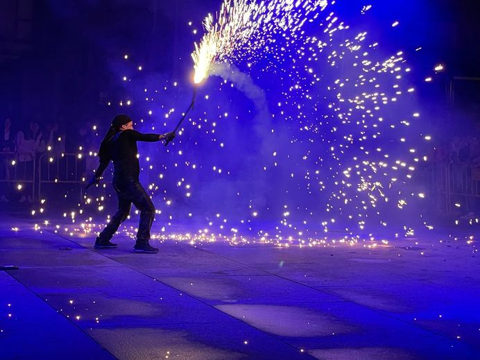 La hoguera volvió a encenderse de nuevo en Guijuelo la noche de San Juan 