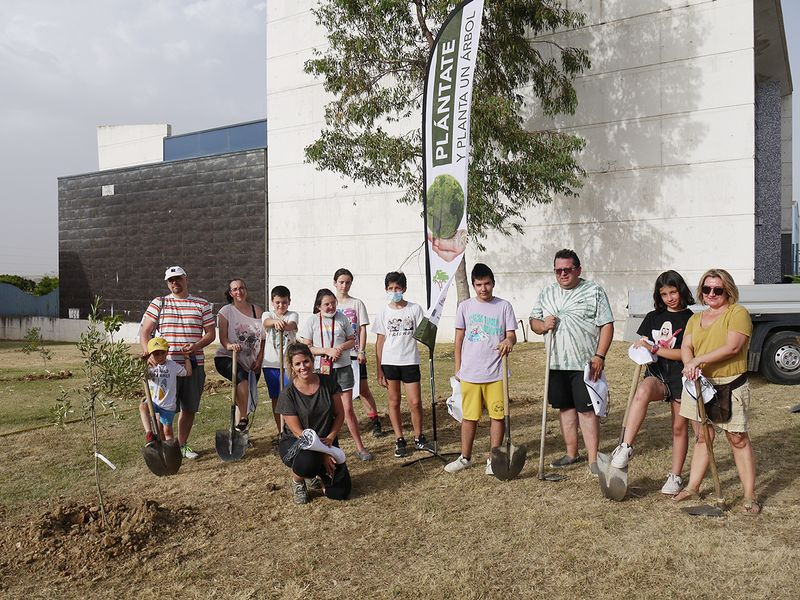 Plantación de árboles en Carbajosa 