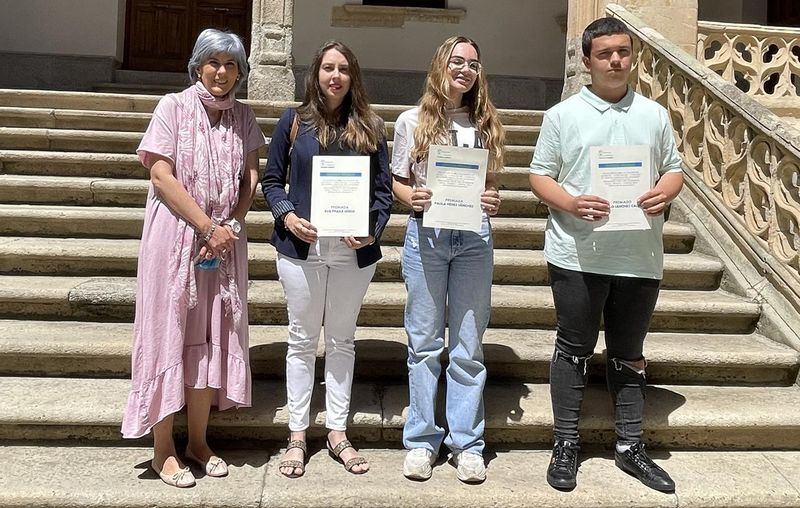 Eva Fraile Jorge se lleva una de las categorías del I Concurso de Carteles sobre prevención de adicciones