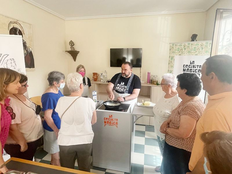 Las Fiestas del Señor arrancan con un showcooking con los mayores de Carbajosa 