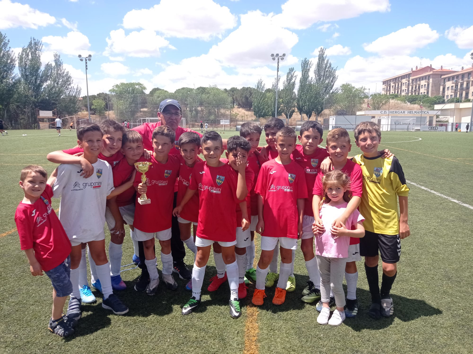 Gran papel del Benjamín del Alba de Tormes CF en un torneo en Salamanca