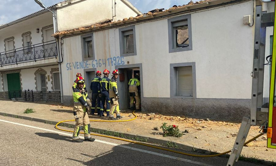 Bomberos mirobrigenses participan en la extinción del incendio de la Sierra de la Culebra